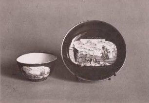 Chinesische Tasse, nach einem Meißner Vorbild bemalt mit Hafenprospekten