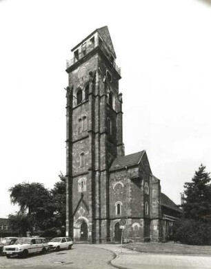 Dresden-Löbtau, Wernerstraße. Friedenskirche (1889-1891; C. F. Arnold, ab 1949; O. Bartning). Ansicht von Südost