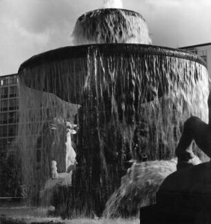 Wittelsbacher Brunnen : Wittelsbacher Brunnen (1890/1895; A. von Hildebrand). München, Lenbachplatz