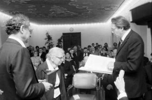 Freiburg: Rathaus, Aula, Buber-Rosenzweig-Medaille für Frau Dr. Gertrud Luckner, Preisüberreichung
