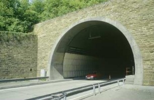 Tunnel Hölzern