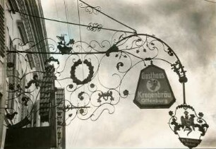 Schmiedeeisernes Wirtshausschild "Zum Engel". Spätere Aufn. von A 6933