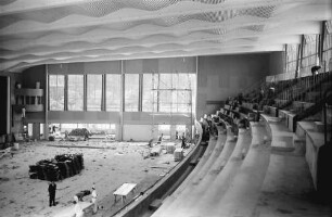 Freiburg: Stadthalle; Innenhalle vor der Vollendung; Blick von der Galerie