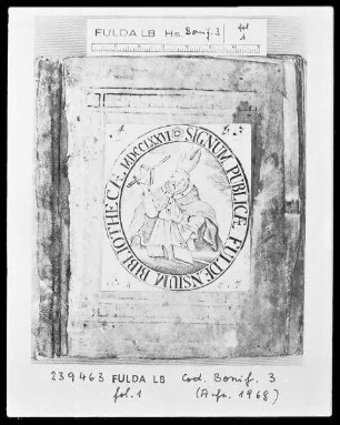 Cadmug-Evangeliar, aus dem Besitz des heiligen Bonifatius — Fuldaer Exlibris mit Bonifatiusemblem, Folio 1 recto