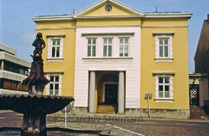 Rathaus, davor Gänselieselbrunnen