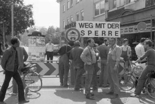 Sperrung der Erbprinzenstraße zwischen Herrenstraße und Ritterstraße für den Autoverkehr zwecks Schaffung einer Ost-West-Achse für Fahrradfahrer. Unterschriftenaktion einer Interessengemeinschaft von Anwohnern