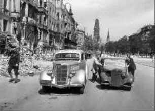 Die ersten Autos auf dem Berliner Kurfürstendamm