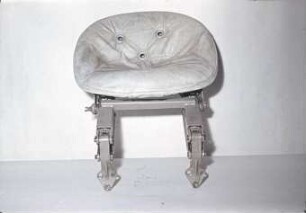 Parallelgeführter Schalensitz des Traktors 4011
