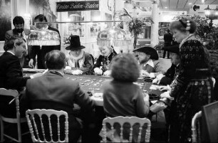 Berlin: ITB; Roulette-Spieltisch Baden-Baden; mit Trachten
