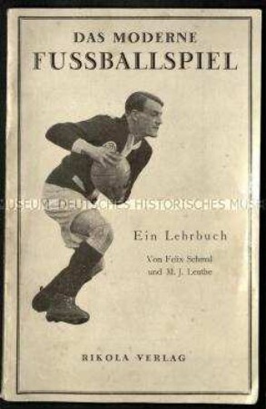 Lehrbuch über das Fußballspiel