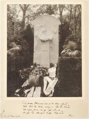 Einweihung des Grabdenkmals von Ilse Conrat auf dem Wiener Zentralfriedhof