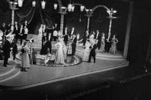 Szenenbilder aus "Stunde des Tanzes", Ballett in der Choreographie von Jean Weidt?. Dramatische Ballett der Volksbühne Berlin, 23.11.1958