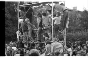 Kleinbildnegativ: Fest am Mariannenplatz, 1976