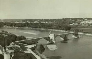 Frankreich, Avignon, Blick auf Pont Saint-Bénézet mit St. Nikolauskapelle