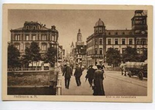 "Blick in die Kaiserstraße" von der Neckarbrücke aus (untere Kaiserstraße), mit Hauptpost (Kaiserstraße 2), im Hintergrund der Kiliansturm