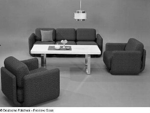 Couchtisch : Sitzgruppe und Couchtisch (1975; VEB Möbelkombinat "neuzera" Rathenow)