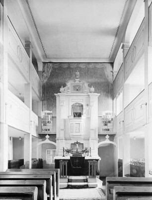 Dresden-Klotzsche, Dorfkirche, Alte Kirche, Altar : Dresden-Klotzsche. Dorfkirche, Alte Kirche. Inneres zum Altar