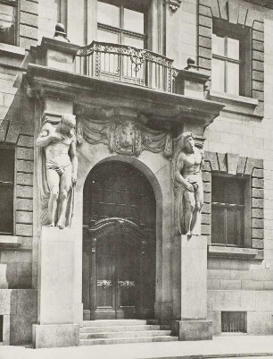 Dresden-Altstadt, Ständehaus, Portal in der Augustusstraße mit Atlanten von Selmar Werner