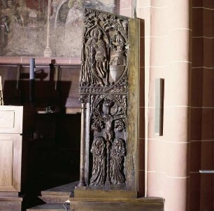 Chorgestühl des Frankfurter Doms — Süddseite — Westwange — Außenseite