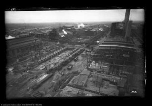 Rundblick vom Turmgerüst Bau Me 103 Dampfkesselhaus, Me 3 Dampfkesselhaus, Me 6 Wasserwerk und Luftzentrale, Me 7 Kompressorenanlage, Me 10 Kohlenoxydreinigung, Me 11 Absorptionsanlage, Me 12 Linde- und Kompressorenanlage, Me 13, 14 Kontaktofenanlage, Me 105 Druckwasserreinigung