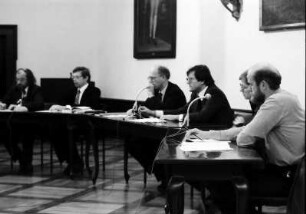 Freiburg: Kaufhaussaal, Podiumsdiskussion, gesamt, Kunibertas Dobrovolskis; Prof. Dr. Helmut Büsse, Liturgiewissenschaft; Alfons Ruf, Dekan; Udo Hildenbrand, Diözesanpräses; Brigitte Fröhlich; Michael Maier, Pfarrgemeinderat