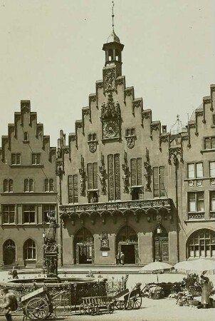 Frankfurt am Main, Römer : Frankfurt am Main. Römer am Römerberg, davor Justizia-Brunnen