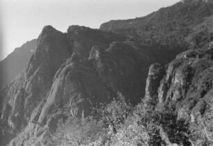 Bergkuppe : Blick auf die Spitze eines Steilhanges in den Usambara-Bergen.
