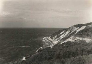 Insel Hiddensee. Steilufer bei Kloster. Blick von Dornbusch zum Tietenufer