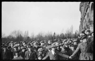 Kundgebung vermutlich während des Mitteldeutschen Treffens des Roten Frontkämpferbundes in Leipzig 1928