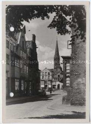Lüneburg, Lünertorstraße und Kirche St. Nicolai