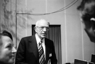 30. Tagung 1980 Chemiker; Eröffnung Festhalle; Sitzreihen: Sir John C. Eccles