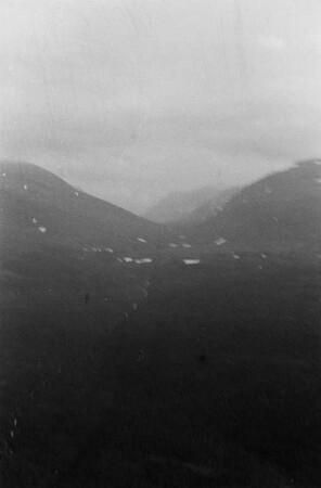 Luftbildaufnahme einer Landschaft : von einem Gletscher geformtes Tal.
