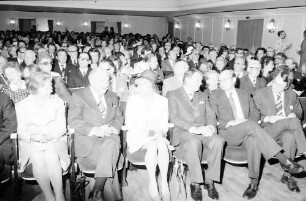 24 Tagung 1974 Chemiker: (überbelichtet) Kardinal König, Frau Goppel, A. Goppel, Frau Steurer, Oberbürgermeister Steurer, H.-H. Haunschild