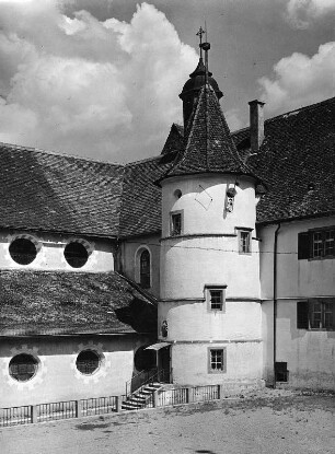 Reichenau (Kreis Konstanz)-Mittelzell. Ehemalige Benediktiner-Fürstabtei (Neubau 1605/1610). Teilansicht