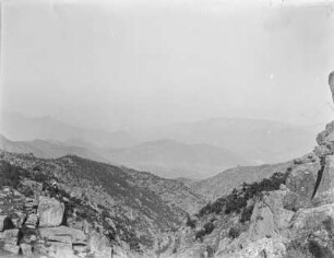 Landschaft : Blick über die Berggipfel des Laoshangebirges