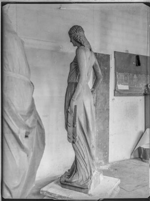 Dom: Synagoge (Figur steht frei am Boden)