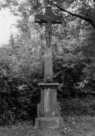 Wegkreuz; Kriftel, Lindenstraße 57