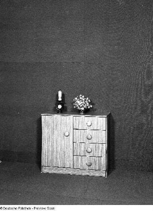Kleiner Schrank (Modell 578)