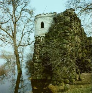 Blick auf die Luisenklippe im Wörlitzer Park