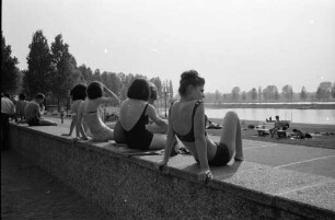 Beginn des Badebetriebs im Rheinstrandbad Rappenwört.
