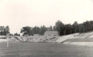 Helmut-Just-Sportstadion in Keula : Sportowy stadion "Helmut Just" w Kiju