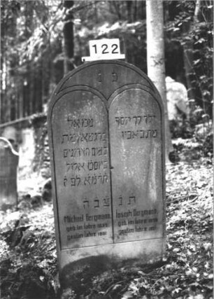 Grabstein 122 (Index: 100112884) Maße HxBxT: 139x66x10 cm Besonderheit: Doppelgrabstein; - beide am 21.09.1881 ertrunken: Grabstein 122