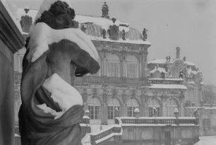 Dresden. Zwinger, Blick vom Tamburinschläger am Kronentor zum Mathematisch-Physikalischen Salon und zum Wallpavillon
