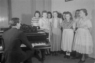 Sorbisches Lehrerbildungsinstitut, Sorbische Volkshochschule (SVH) Radibor, Chor Unterricht : Serbski wučerski wustaw, Serbska ludowa uniwersita (SLU) w Radworju, chórowa wučba