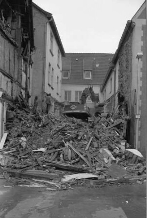 Lemgo: Abriss eines baufälligen Hauses