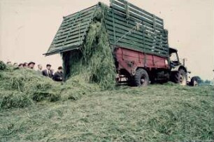 Fotografie: Lagertechnik, Flachsilo, Fahrsilo, Miststreuer, Grassilage, Be- und Entladen