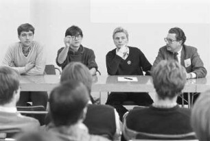 Live-Sendung der politischen Talk-Show "Schlag auf Schlag" des Westdeutschen Rundfunks WDR aus der Gartenhalle Karlsruhe