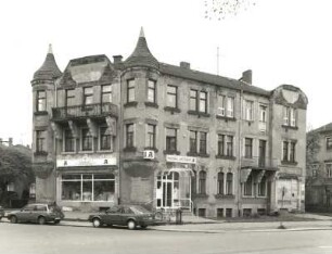 Dresden-Blasewitz, Altenberger Straße 25. Wohnhaus mit Läden (um 1900). Eckansicht mit Fassade Traubestraße
