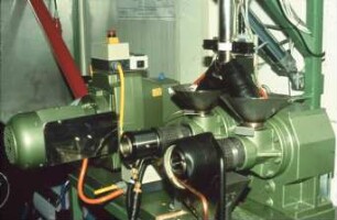 Fotografie: Energietechnik, Energieerzeugung, Biomasse, Raps, Ölpresse, Biogener Kraftstoff