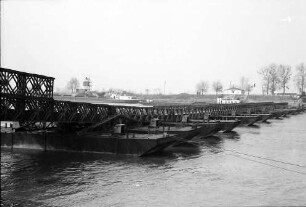 Freistett: Rhein-Pontonbrücke zum elsässischen Ufer